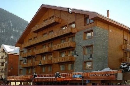 Le Petit Cervin Hotel Zermatt Exterior photo A typical hotel in Les Saisies